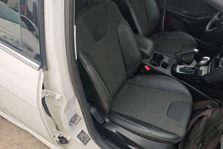 Used Ford Focus 2012 Hatchback 2.0L Automatic Luxury Sport Model Right Front Seat