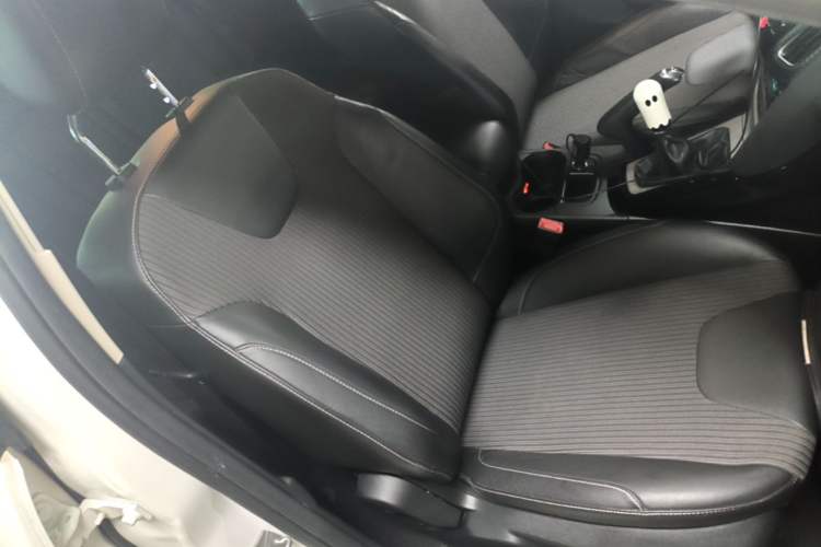 Used Ford Focus 2012 Hatchback 2.0L Manual Luxury Sport Model Right Front Seat