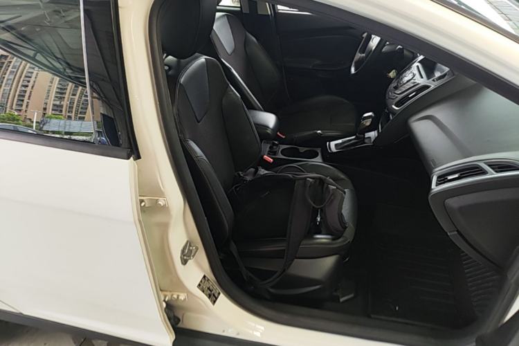 Used Ford Focus 2012 Hatchback 1.6L Automatic Fashion Edition Right Front Seat
