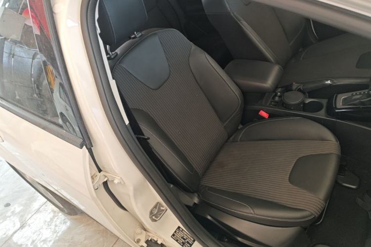 Used Ford Focus 2012 Sedan 1.6L Automatic Fashion Edition Right Front Seat