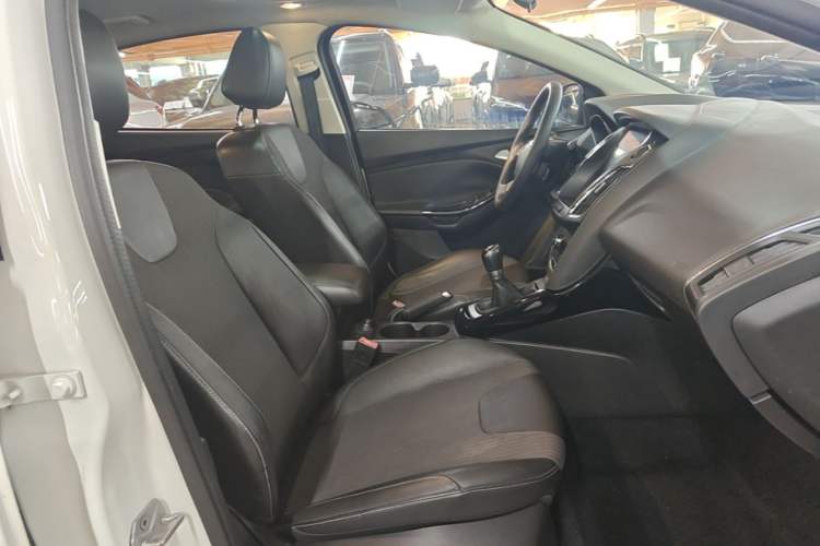 Used Ford Focus 2012 Sedan 1.6L Manual Fashion Edition Right Front Seat