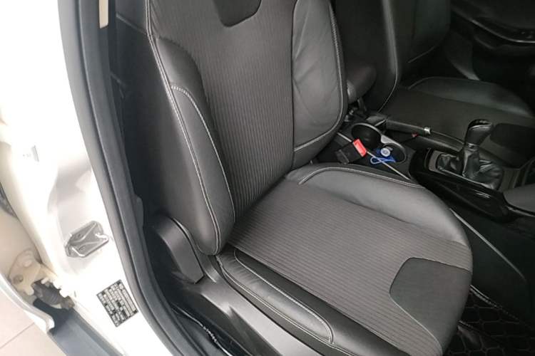 Used Ford Focus 2012 Hatchback 1.6L Manual Fashion Edition Right Front Seat
