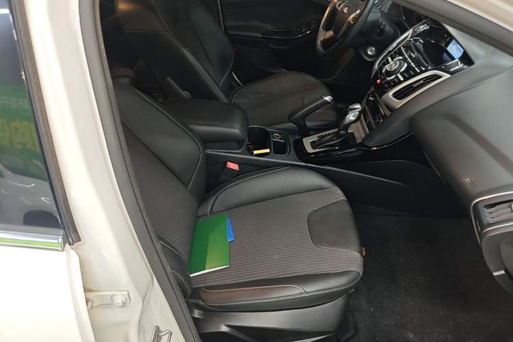 Used Ford Focus 2012 Hatchback 2.0L Automatic Luxury Sport Model Right Front Seat