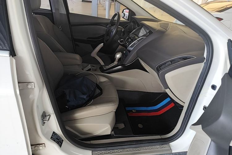 Used Ford Focus 2012 Sedan 1.6L Automatic Prestige Model Right Front Seat