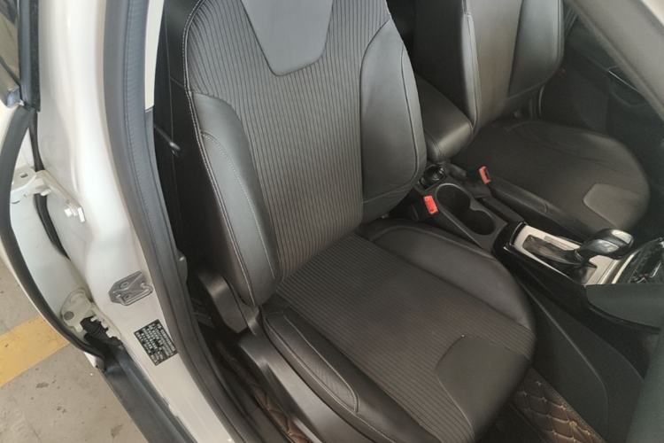 Used Ford Focus 2012 Sedan 1.6L Automatic Fashion Edition Right Front Seat