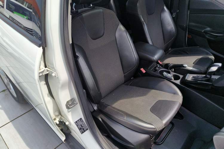 Used Ford Focus 2012 Sedan 1.6L Automatic Fashion Edition Right Front Seat