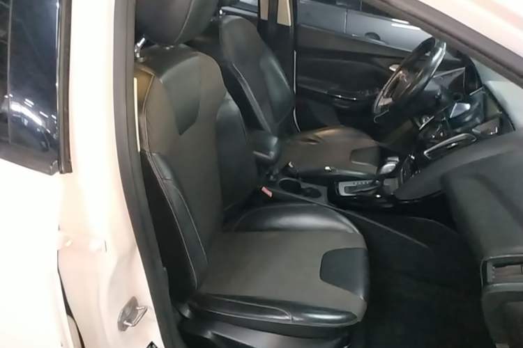 Used Ford Focus 2012 Hatchback 1.6L Automatic Fashion Edition Right Front Seat