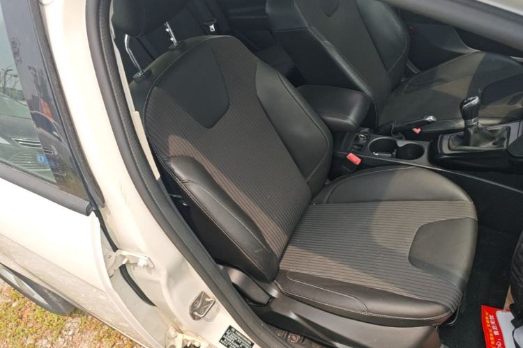 Used Ford Focus 2012 Sedan 1.6L Manual Fashion Edition Right Front Seat