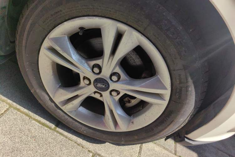 Used Ford Focus 2012 Sedan 1.6L Automatic Fashion Edition Right Front Wheel Hub
