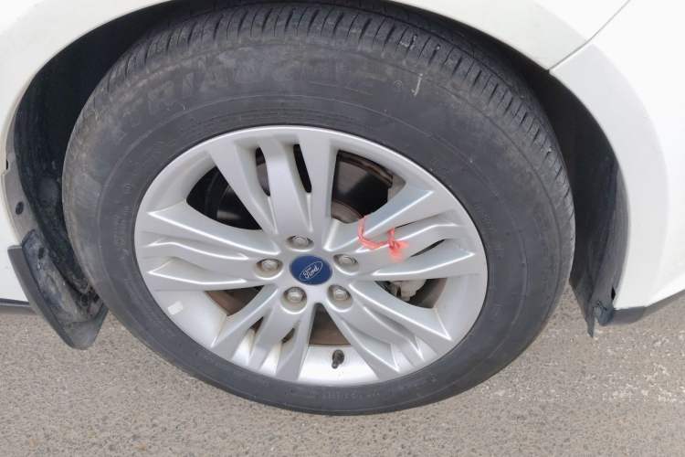 Used Ford Focus 2012 Sedan 1.6L Automatic Fashion Edition Right Front Wheel Hub
