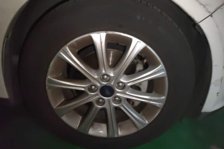 Used Ford Focus 2012 Sedan 1.6L Automatic Prestige Model Right Front Wheel Hub