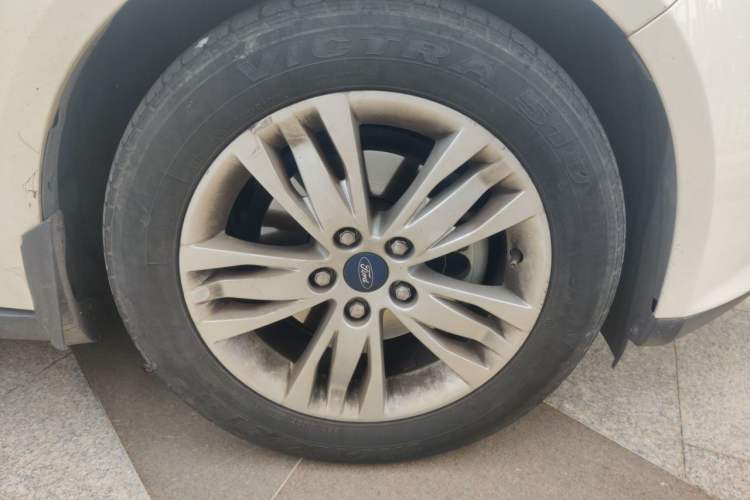 Used Ford Focus 2012 Sedan 1.6L Automatic Comfort Model Right Front Wheel Hub