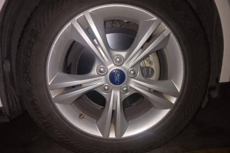 Used Ford Focus 2012 Hatchback 1.6L Automatic Fashion Edition Right Front Wheel Hub