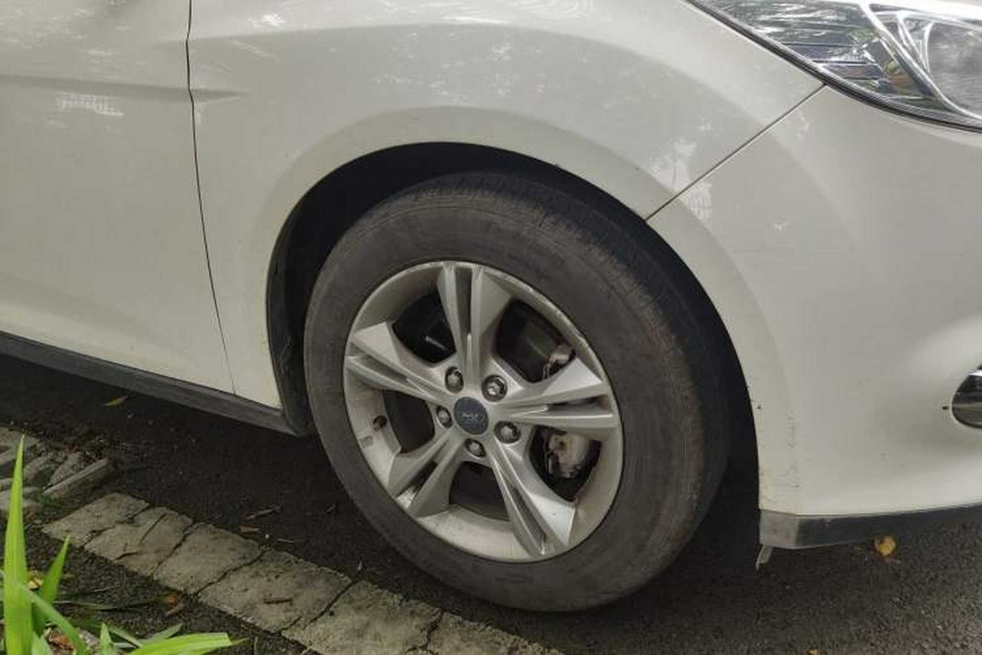 Used Ford Focus 2012 Sedan 1.6L Manual Fashion Edition Right Front Wheel Hub