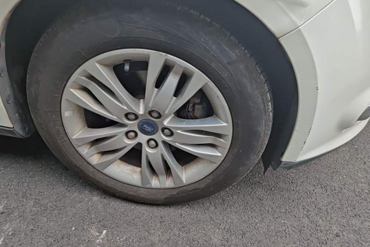 Used Ford Focus 2012 Sedan 1.6L Automatic Fashion Edition Right Front Wheel Hub