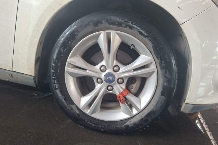 Used Ford Focus 2012 Hatchback 1.6L Automatic Fashion Edition Right Front Wheel Hub