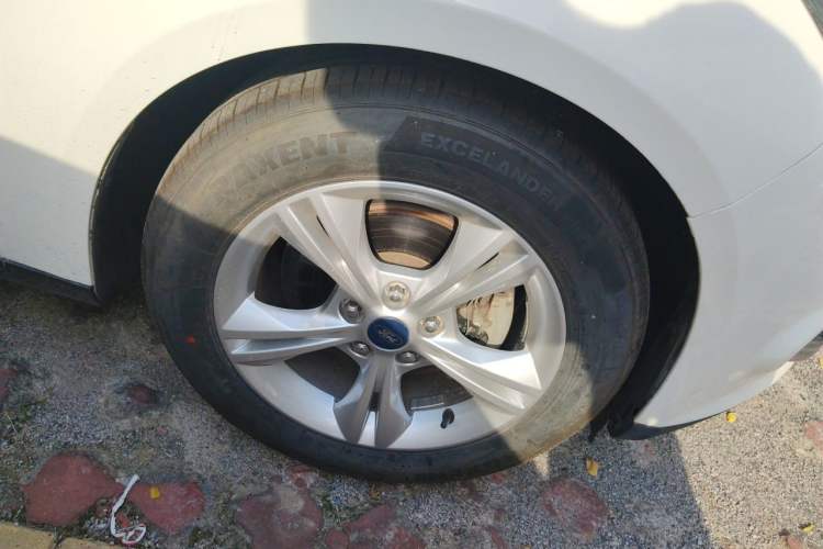 Used Ford Focus 2012 Hatchback 1.6L Automatic Fashion Edition Right Front Wheel Hub