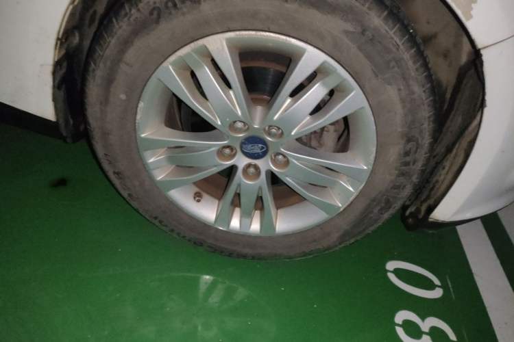 Used Ford Focus 2012 Sedan 1.6L Manual Comfort Model Right Front Wheel Hub