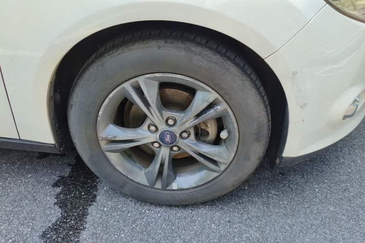 Used Ford Focus 2012 Sedan 1.6L Manual Fashion Edition Right Front Wheel Hub