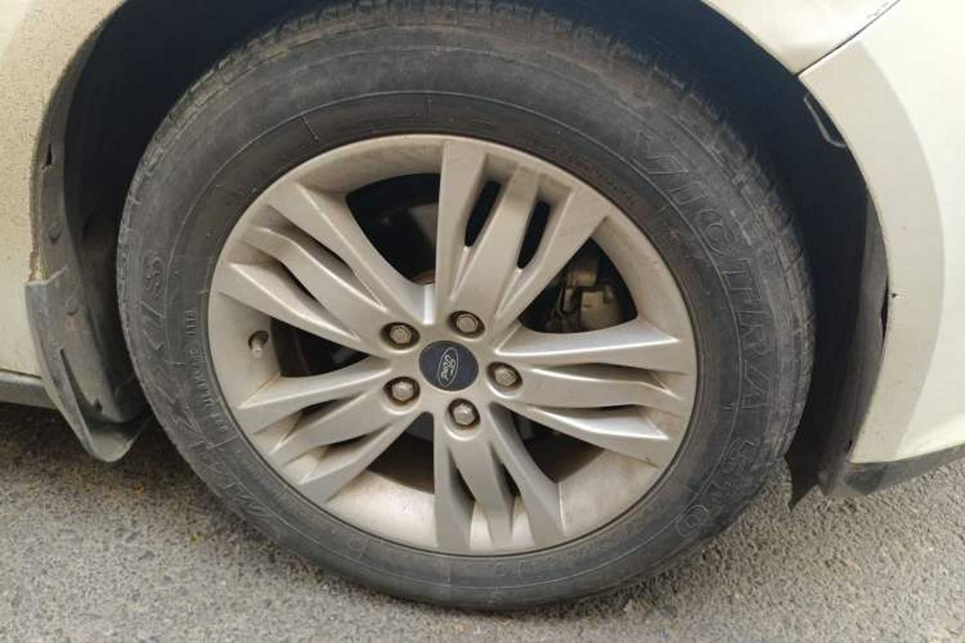 Used Ford Focus 2012 Sedan 1.6L Manual Comfort Model Right Front Wheel Hub