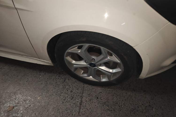 Used Ford Focus 2012 Hatchback 2.0L Automatic Luxury Sport Model Right Front Wheel Hub