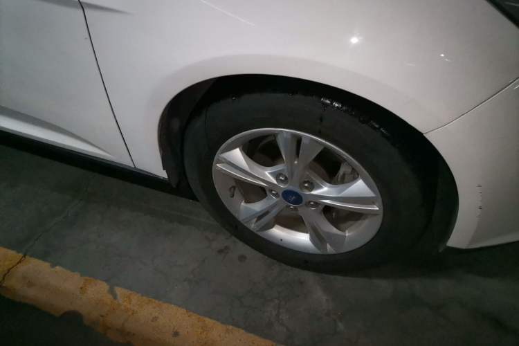 Used Ford Focus 2012 Hatchback 1.6L Automatic Fashion Edition Right Front Wheel Hub