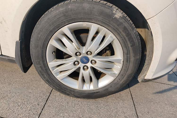 Used Ford Focus 2012 Hatchback 1.6L Manual Comfort Model Right Front Wheel Hub
