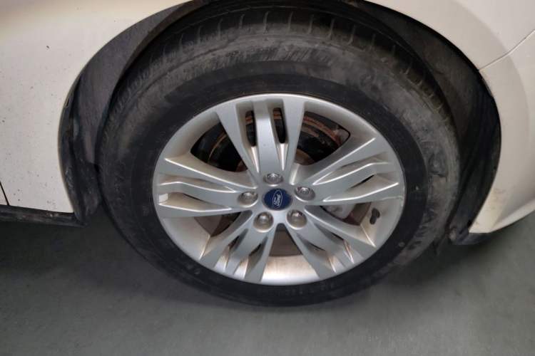 Used Ford Focus 2012 Hatchback 1.6L Automatic Comfort Model Right Front Wheel Hub