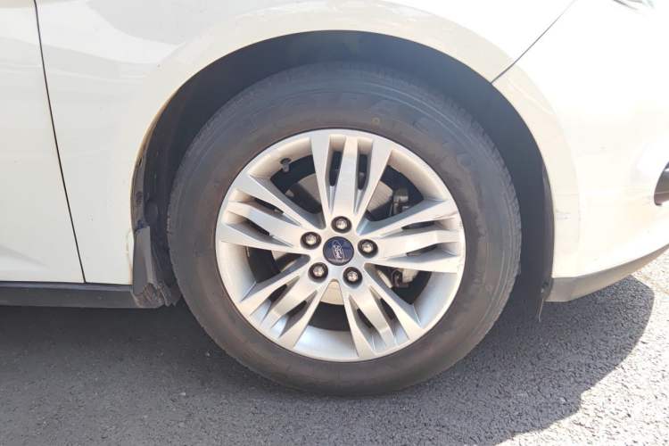Used Ford Focus 2012 Hatchback 1.6L Automatic Comfort Model Right Front Wheel Hub