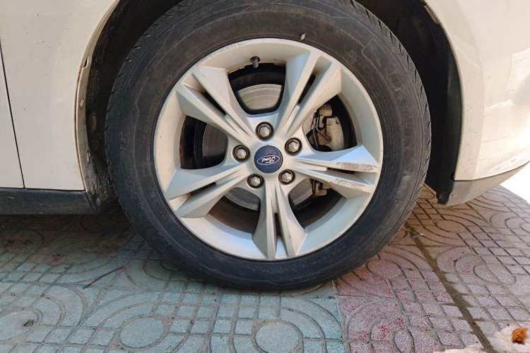 Used Ford Focus 2012 Sedan 1.6L Manual Fashion Edition Right Front Wheel Hub
