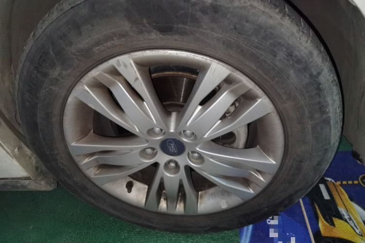 Used Ford Focus 2012 Sedan 1.6L Automatic Comfort Model Right Front Wheel Hub