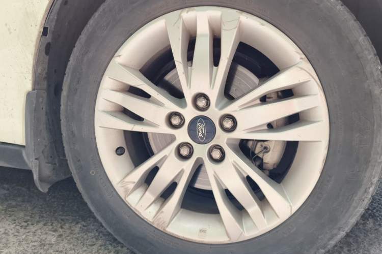 Used Ford Focus 2012 Sedan 1.6L Automatic Comfort Model Right Front Wheel Hub