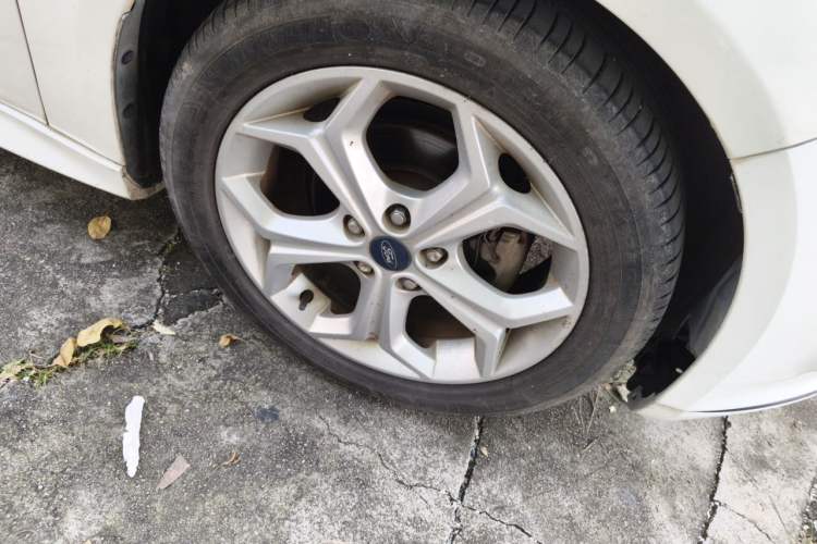 Used Ford Focus 2012 Hatchback 2.0L Automatic Luxury Sport Model Right Front Wheel Hub