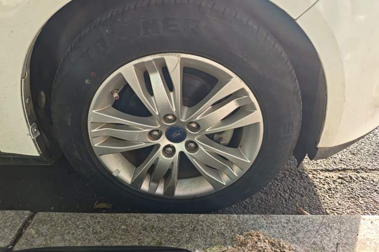 Used Ford Focus 2012 Sedan 1.6L Automatic Comfort Model Right Front Wheel Hub