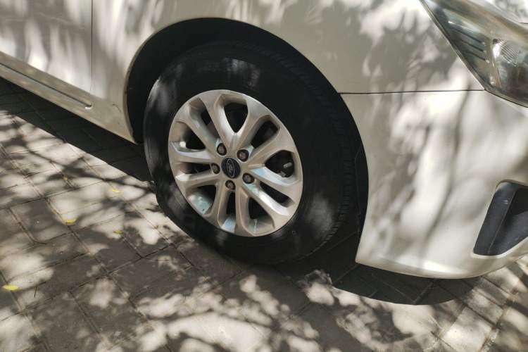 Used Ford Focus 2012 Hatchback Classic 1.8L Automatic Base Model Right Front Wheel Hub