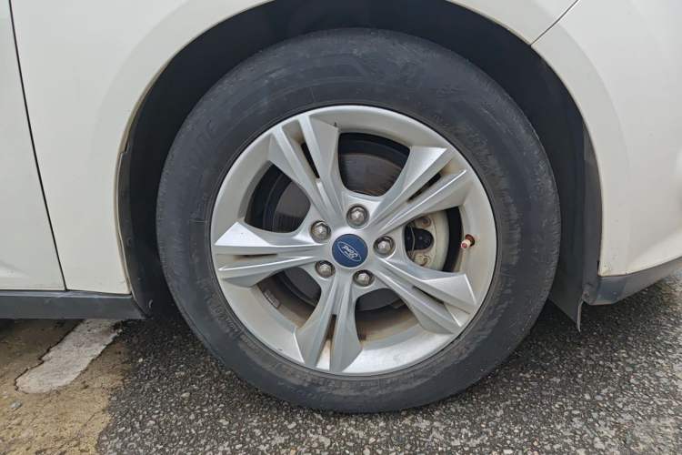 Used Ford Focus 2012 Hatchback 1.6L Automatic Fashion Edition Right Front Wheel Hub