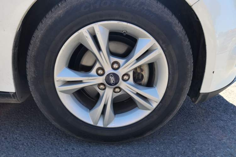 Used Ford Focus 2012 Sedan 1.6L Automatic Fashion Edition Right Front Wheel Hub