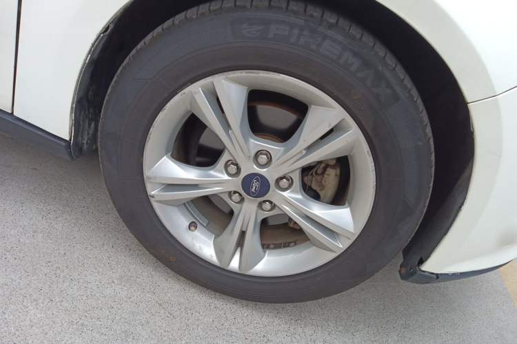 Used Ford Focus 2012 Sedan 1.6L Automatic Fashion Edition Right Front Wheel Hub