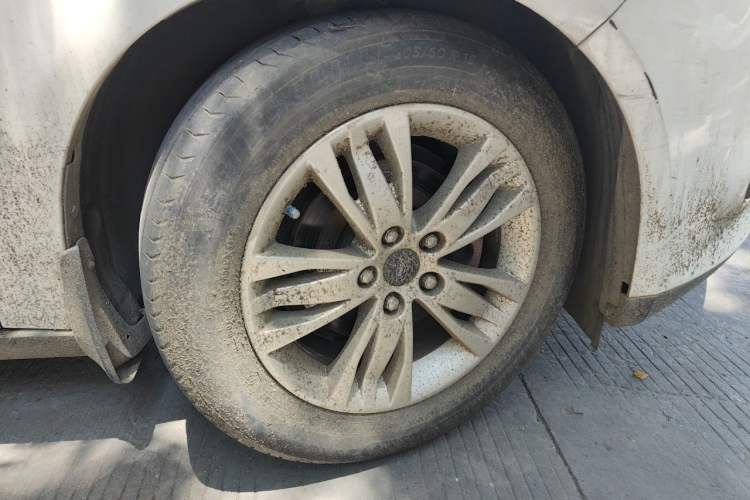Used Ford Focus 2012 Sedan 1.6L Manual Comfort Model Right Front Wheel Hub