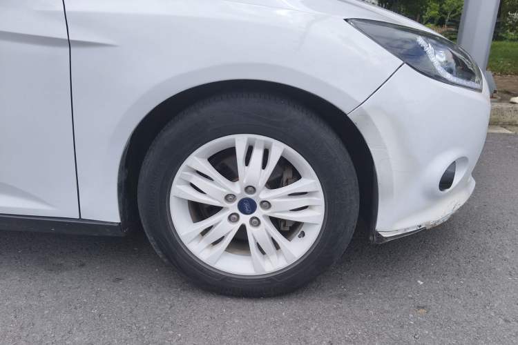 Used Ford Focus 2012 Hatchback 1.6L Automatic Comfort Model Right Front Wheel Hub