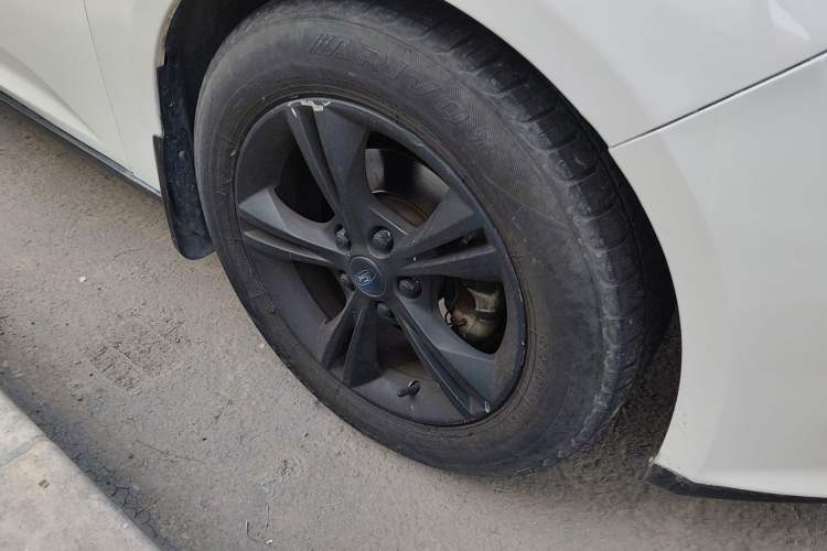 Used Ford Focus 2012 Hatchback 1.6L Automatic Fashion Edition Right Front Wheel Hub