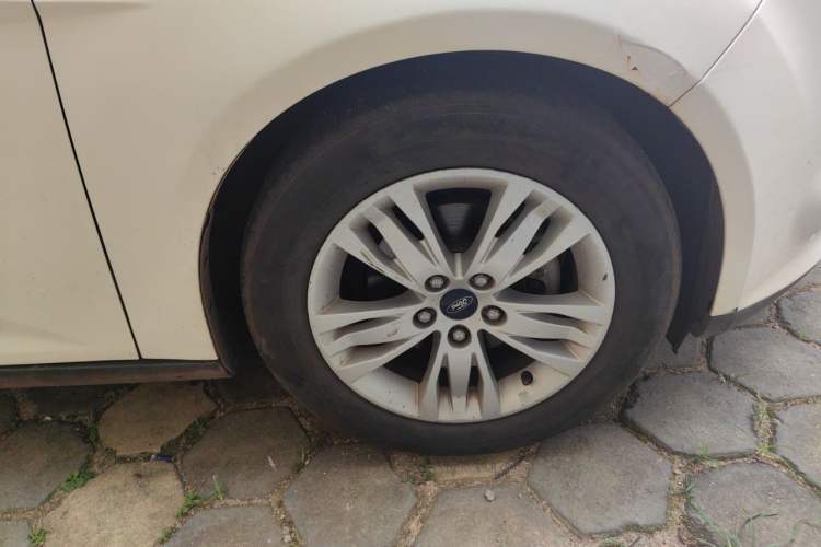 Used Ford Focus 2012 Sedan 1.6L Automatic Comfort Model Right Front Wheel Hub