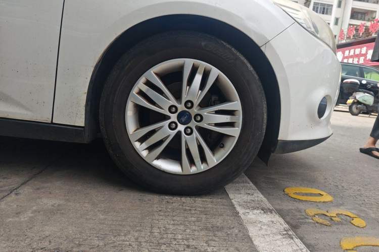 Used Ford Focus 2012 Hatchback 1.6L Automatic Comfort Model Right Front Wheel Hub