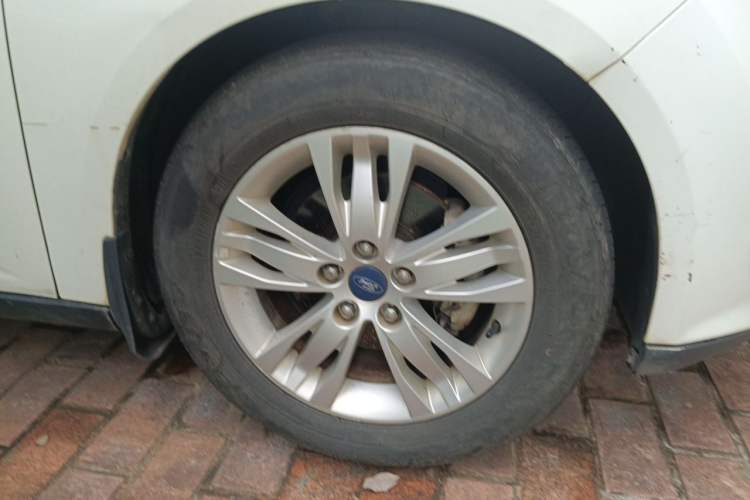 Used Ford Focus 2012 Hatchback 1.6L Automatic Comfort Model Right Front Wheel Hub