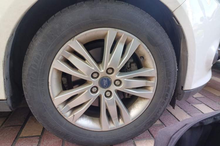 Used Ford Focus 2012 Hatchback 1.6L Automatic Comfort Model Right Front Wheel Hub