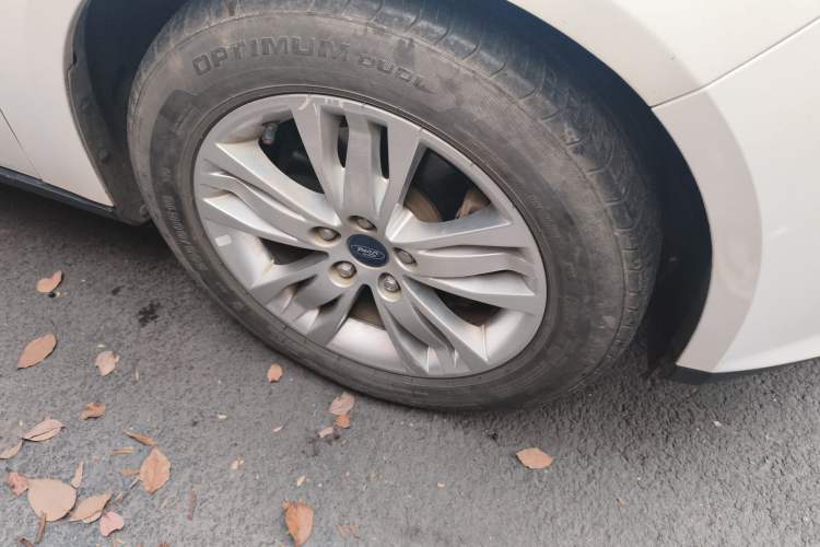 Used Ford Focus 2012 Sedan 1.6L Automatic Comfort Model Right Front Wheel Hub