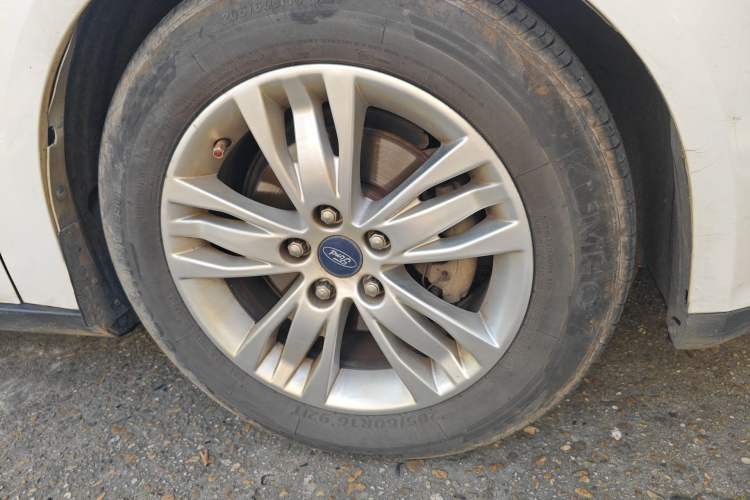 Used Ford Focus 2012 Sedan 1.6L Manual Comfort Model Right Front Wheel Hub