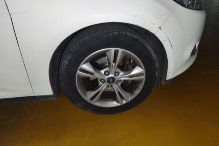 Used Ford Focus 2012 Hatchback 1.6L Automatic Fashion Edition Right Front Wheel Hub