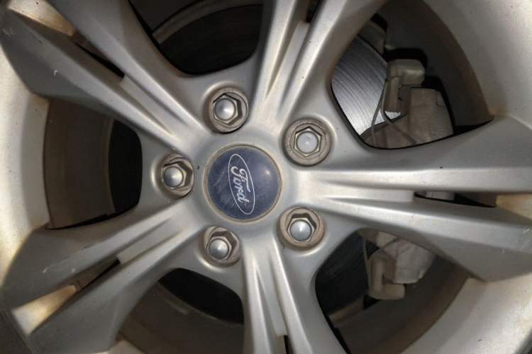 Used Ford Focus 2012 Sedan 1.6L Manual Fashion Edition Right Front Wheel Hub