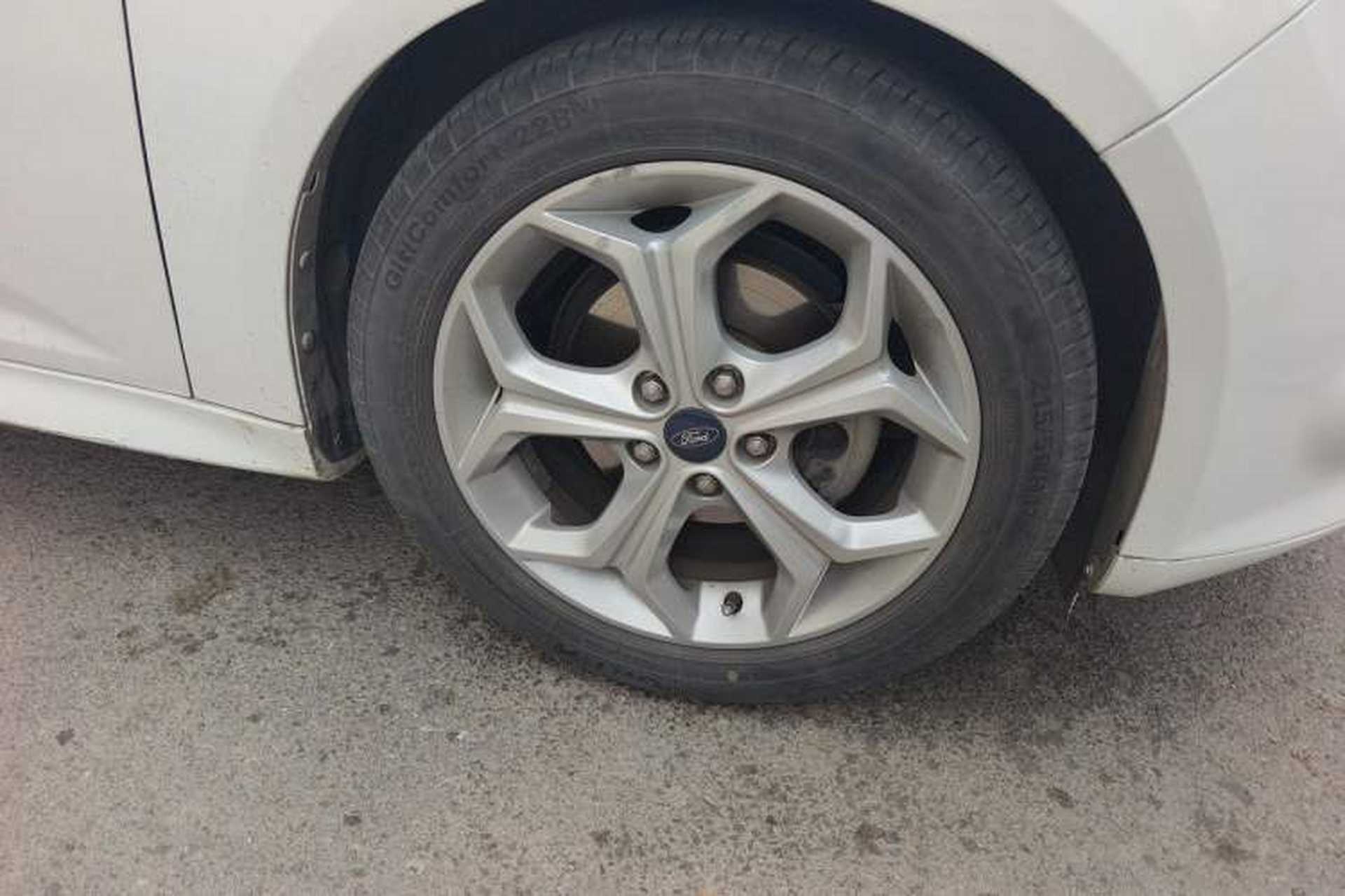 Used Ford Focus 2012 Hatchback 2.0L Automatic Luxury Sport Model Right Front Wheel Hub